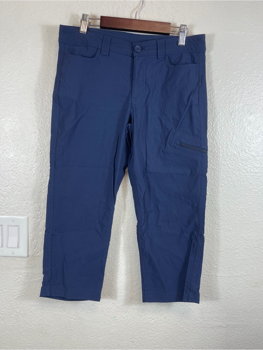 Eddie Bauer Women’s Navy Blue Capris size 4